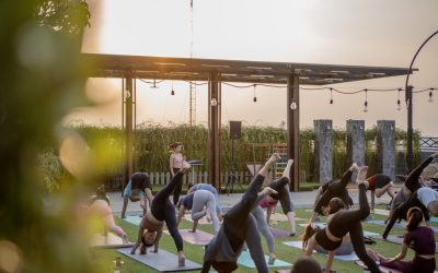Nikmati Yoga dengan Pemandangan Kota Jogja di 10/10 Pool Bar