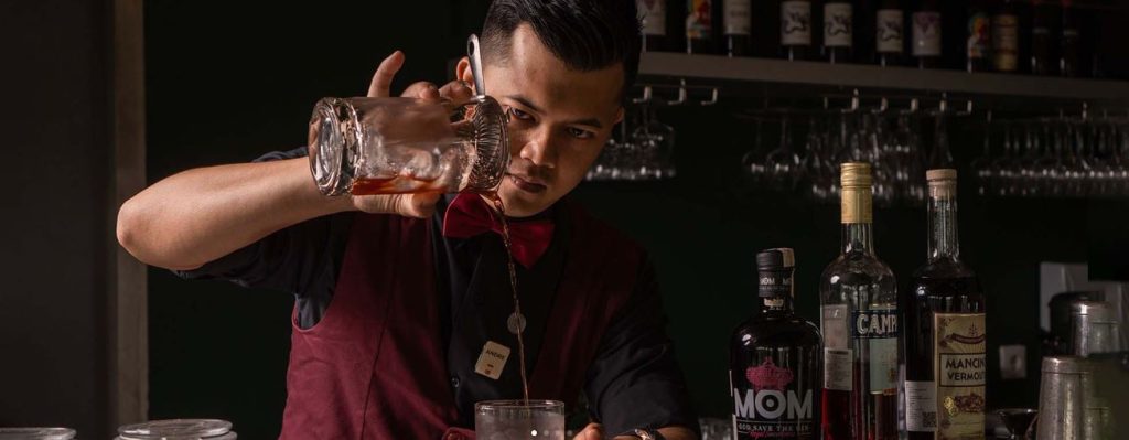 Barista, bartender, mixologist