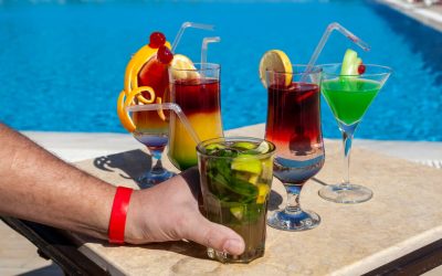 Sipping Cocktails and Mocktails While Chilling? Yes, Please !